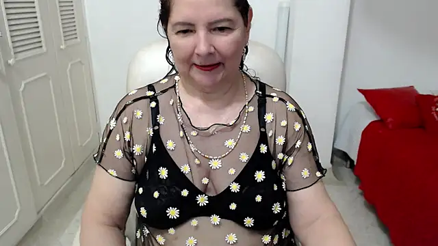 leonela 69 online show from June 11, 2026, 11:25 pm