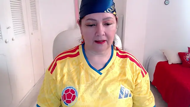 leonela 69 online show from June 17, 2026, 8:32 pm