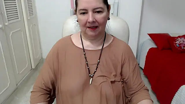 leonela 69 online show from June 26, 2026, 11:31 pm