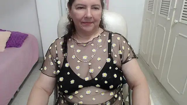 leonela 69 online show from July 5, 2026, 4:19 am