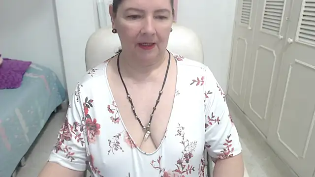 leonela 69 online show from July 14, 2026, 11:43 pm