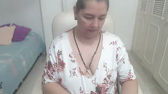 leonela 69 online show from July 15, 2026, 11:54 pm