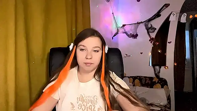 Snapshot of SweetAlissa18 chatting on October 24, 2025, 2:46 pm SweetAlissa18 online show from October 24, 2025, 2:46 pm