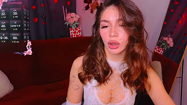 Snapshot of Caroline__Brown chatting on February 19, 2025, 1:29 am Caroline  Brown online show from February 19, 2025, 1:29 am