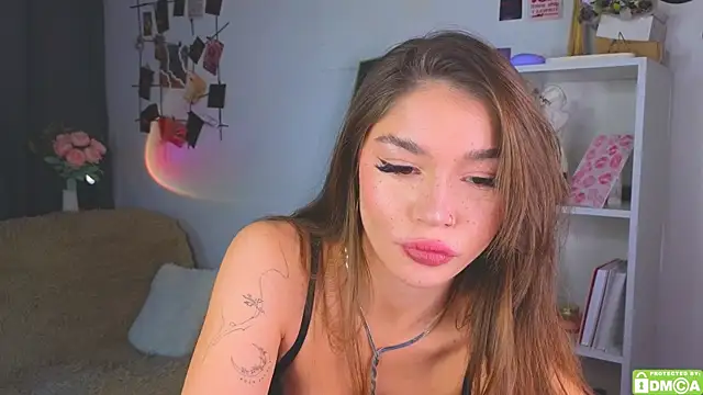 Snapshot of Caroline__Brown chatting on October 3, 2025, 4:31 am Caroline  Brown online show from October 3, 2025, 4:31 am