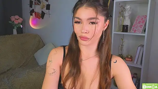 Snapshot of Caroline__Brown chatting on October 9, 2025, 4:10 am Caroline  Brown online show from October 9, 2025, 4:10 am