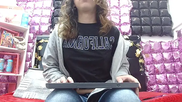 Snapshot of poisondost_hot chatting on October 10, 2025, 12:15 pm poisondost hot online show from October 10, 2025, 12:15 pm