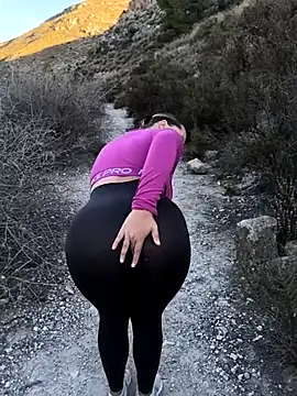 Snapshot of Mona_Plus chatting on September 13, 2025, 6:35 am Mona Plus online show from September 13, 2025, 6:35 am