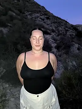 Snapshot of Mona_Plus chatting on September 13, 2025, 6:40 pm Mona Plus online show from September 13, 2025, 6:40 pm