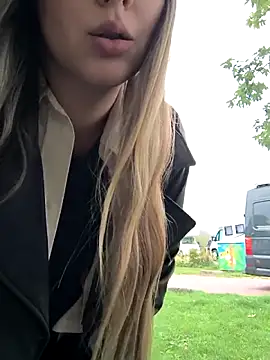 Snapshot of Mona_Plus chatting on September 27, 2025, 7:46 am Mona Plus online show from September 27, 2025, 7:46 am