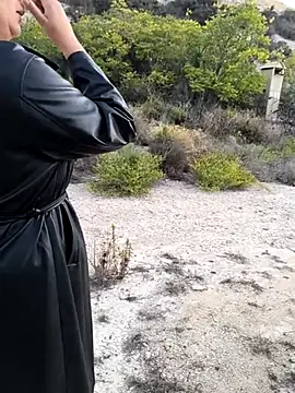 Snapshot of Mona_Plus chatting on October 4, 2025, 6:44 am Mona Plus online show from October 4, 2025, 6:44 am