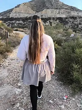 Snapshot of Mona_Plus chatting on October 16, 2025, 6:47 am Mona Plus online show from October 16, 2025, 6:47 am