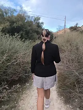 Snapshot of Mona_Plus chatting on October 24, 2025, 6:54 am Mona Plus online show from October 24, 2025, 6:54 am