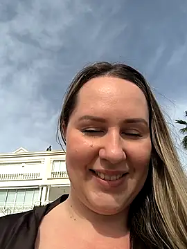 Snapshot of Mona_Plus chatting on February 11, 2026, 10:20 am Mona Plus online show from February 11, 2026, 10:20 am