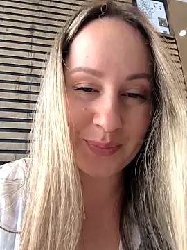 Snapshot of Mona_Plus chatting on February 19, 2026, 11:17 am Mona Plus online show from February 19, 2026, 11:17 am