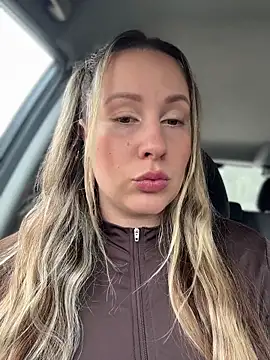 Snapshot of Mona_Plus chatting on March 4, 2026, 9:26 am Mona Plus online show from March 4, 2026, 9:26 am