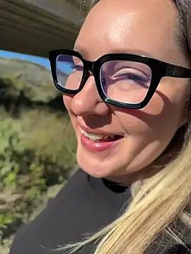 Snapshot of Mona_Plus chatting on March 17, 2026, 9:56 am Mona Plus online show from March 17, 2026, 9:56 am