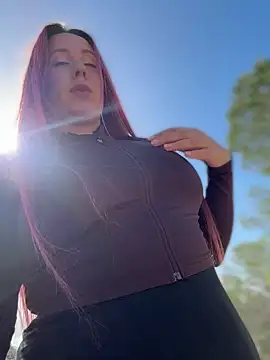 Snapshot of Mona_Plus chatting on March 27, 2026, 9:42 am Mona Plus online show from March 27, 2026, 9:42 am