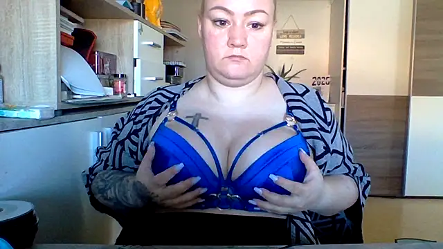 mrs-saphiir online show from February 19, 2025, 9:28 am