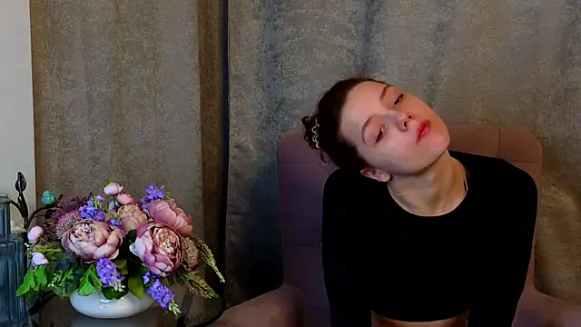 AmyGuerrero online show from February 14, 2025, 8:05 pm
