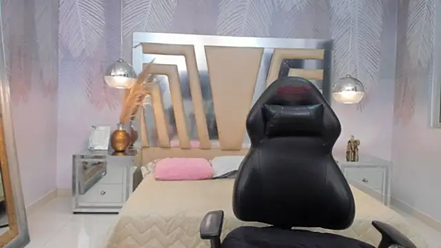 Layla palmer online show from February 15, 2025, 2:26 am