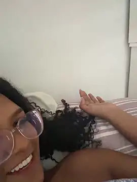 Snapshot of KylieGomeez chatting on October 26, 2025, 6:14 pm KylieGomeez online show from October 26, 2025, 6:14 pm