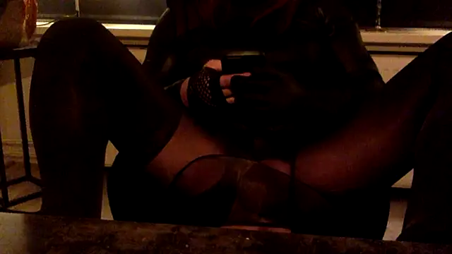 Snapshot of Bleueyez007 chatting on May 17, 2026, 11:45 pm Bleueyez007 online show from May 17, 2026, 11:45 pm