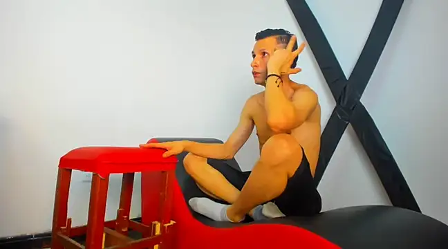 Snapshot of Isak_Millan chatting on February 13, 2025, 5:37 am Isak Millan online show from February 13, 2025, 5:37 am