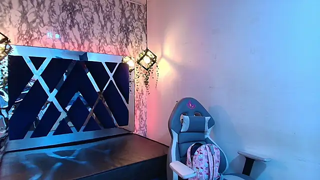 charlotte bluee online show from November 27, 2025, 6:43 pm