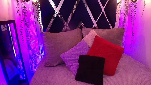 charlotte bluee online show from February 1, 2026, 6:17 pm