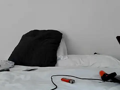 Snapshot of Iscariot19 chatting on February 10, 2026, 8:35 pm Iscariot19 online show from February 10, 2026, 8:35 pm