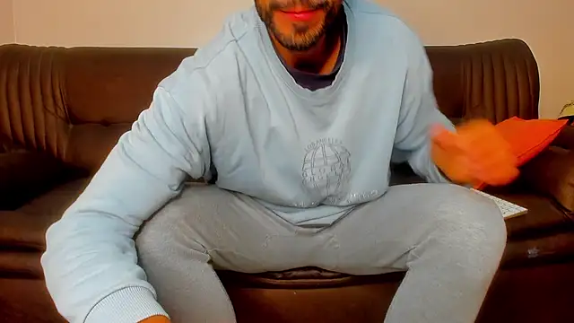 Snapshot of sexyhotmusclesforyou1 chatting on November 26, 2025, 9:21 am sexyhotmusclesforyou1 online show from November 26, 2025, 9:21 am