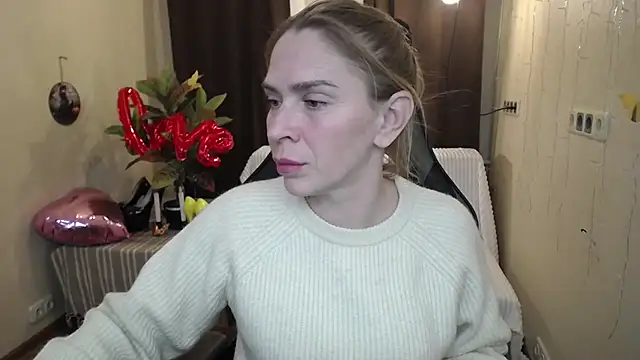 Snapshot of TessaDaybreak chatting on February 18, 2025, 4:37 pm TessaDaybreak online show from February 18, 2025, 4:37 pm