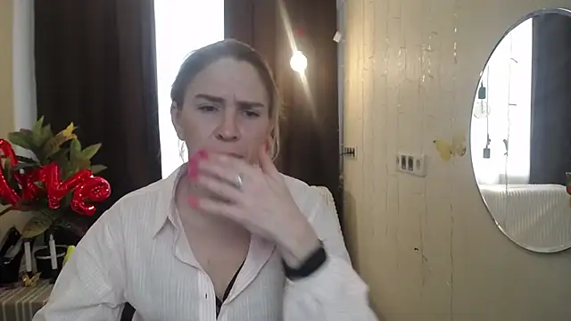Snapshot of TessaDaybreak chatting on February 21, 2025, 7:34 am TessaDaybreak online show from February 21, 2025, 7:34 am