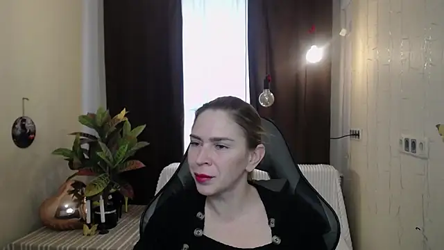 Snapshot of TessaDaybreak chatting on February 27, 2025, 7:23 am TessaDaybreak online show from February 27, 2025, 7:23 am