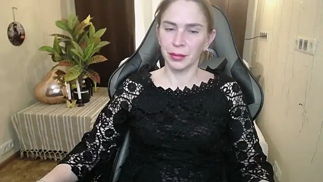 Snapshot of TessaDaybreak chatting on February 27, 2025, 4:53 pm TessaDaybreak online show from February 27, 2025, 4:53 pm
