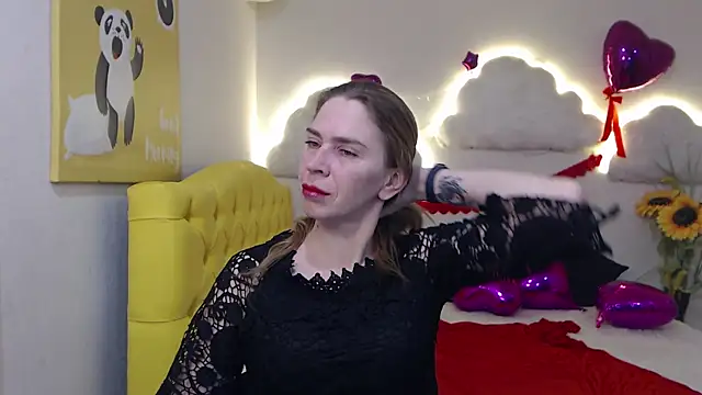 Snapshot of TessaDaybreak chatting on March 4, 2025, 7:41 am TessaDaybreak online show from March 4, 2025, 7:41 am