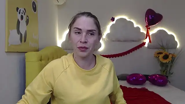 Snapshot of TessaDaybreak chatting on March 14, 2025, 1:02 pm TessaDaybreak online show from March 14, 2025, 1:02 pm
