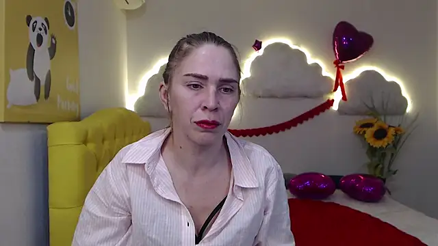 Snapshot of TessaDaybreak chatting on March 15, 2025, 7:20 am TessaDaybreak online show from March 15, 2025, 7:20 am