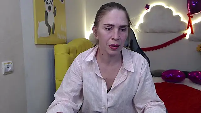Snapshot of TessaDaybreak chatting on March 15, 2025, 4:54 pm TessaDaybreak online show from March 15, 2025, 4:54 pm