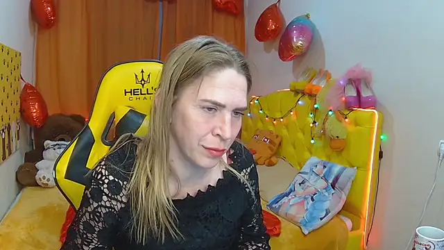 Snapshot of TessaDaybreak chatting on March 22, 2025, 4:37 pm TessaDaybreak online show from March 22, 2025, 4:37 pm