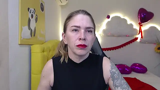 Snapshot of TessaDaybreak chatting on March 23, 2025, 7:31 am TessaDaybreak online show from March 23, 2025, 7:31 am