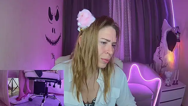 Snapshot of TessaDaybreak chatting on October 25, 2025, 6:54 am TessaDaybreak online show from October 25, 2025, 6:54 am