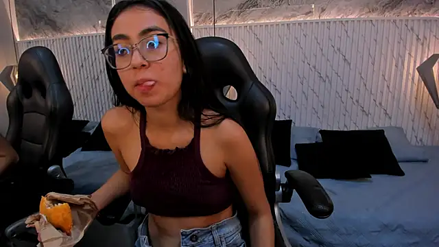 Snapshot of lucelly_15 chatting on February 28, 2025, 2:42 pm lucelly 15 online show from February 28, 2025, 2:42 pm