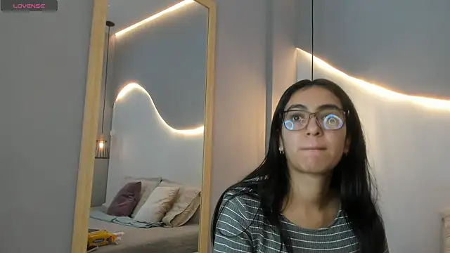 lucelly 15 online show from October 13, 2025, 11:43 am