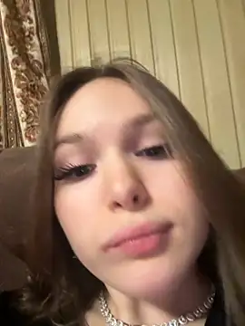 -Amora online show from November 26, 2025, 12:17 pm