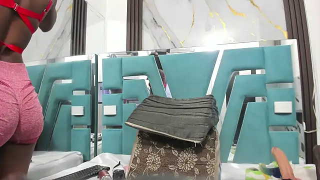 ebony valentina online show from December 1, 2025, 11:37 am