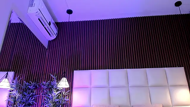 MelanieHillss online show from April 23, 2026, 4:35 am