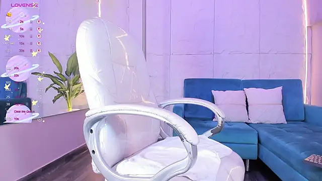 KittyLyne online show from October 18, 2025, 4:59 am