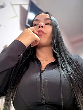 Naatalia online show from October 21, 2025, 9:37 pm